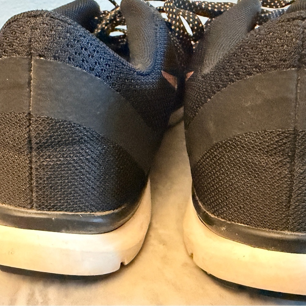Nike Women’s Running Shoes – Black / Rose Swoosh – Size US 9 - Picture 6 of 7